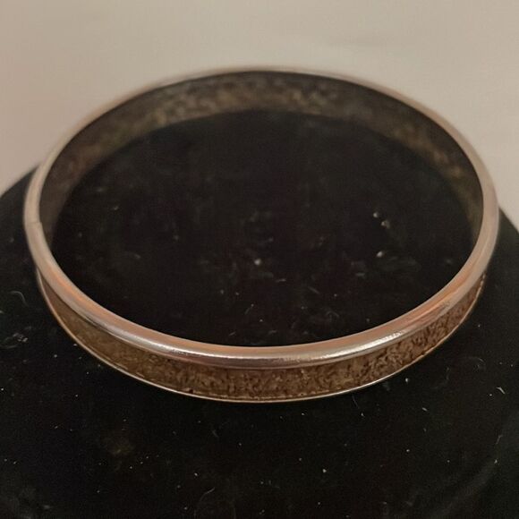 2.75” x 0.5” silver tone bangle bracelet with tan/brown druzy inlay - Picture 3 of 10
